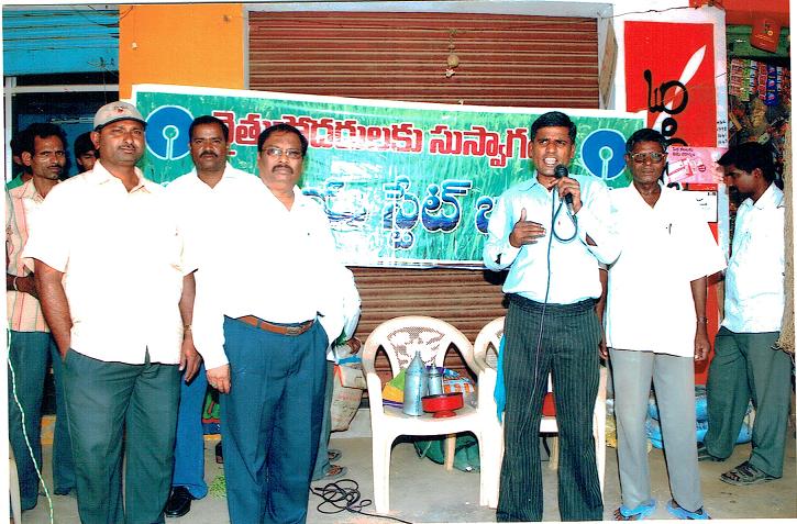 Welcoming farmers at an SBI outreach.
